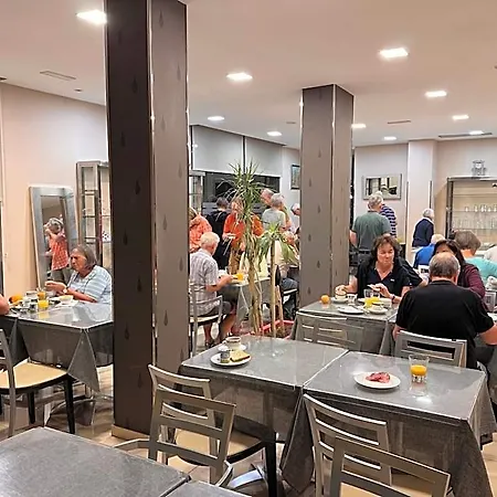 De 3*